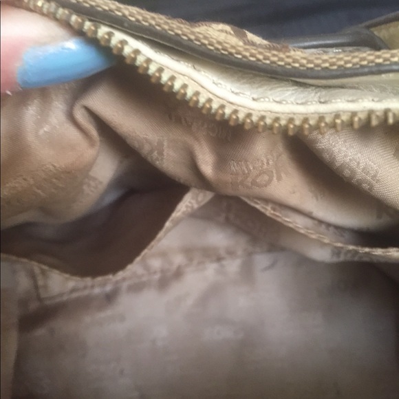 Michael Kors purse. - Picture 7 of 11